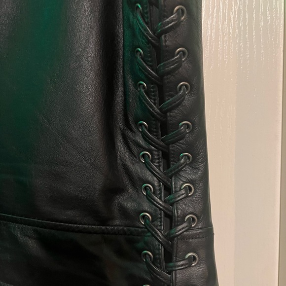 🏍️ 🎄 Vintage Ladies Harley-Davidson leather vest. Only worn a few times. - Picture 7 of 7